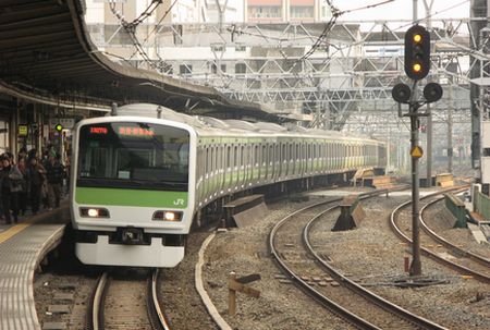 電車の英語アナウンス、何て言ってるの？通勤電車でも出来る英語学習！